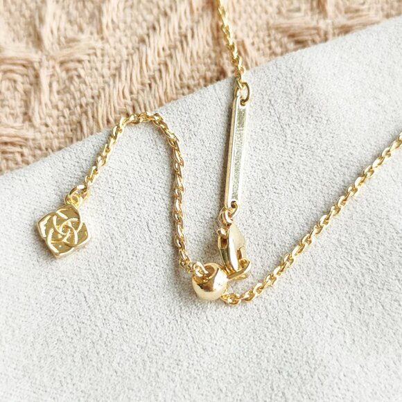 Kendra Scott - Elisa Crystal Frame Kelly Green Short Necklace Gold - Picture 4 of 4